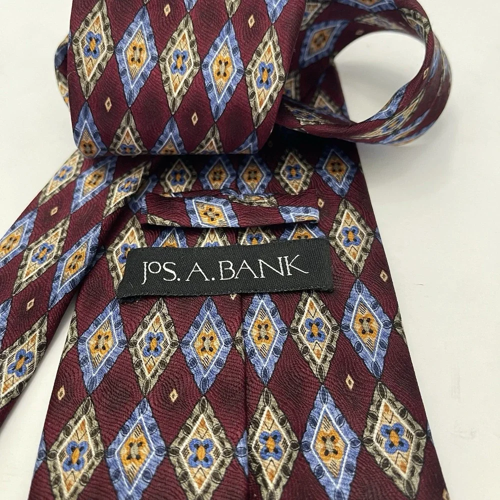 Jos A‎ Bank Diamond Geometric Burgundy Red Silk Tie 3.75